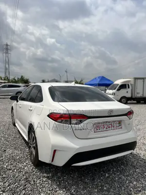 Toyota Corolla LE 2021 White