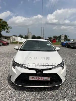 Toyota Corolla LE 2021 White