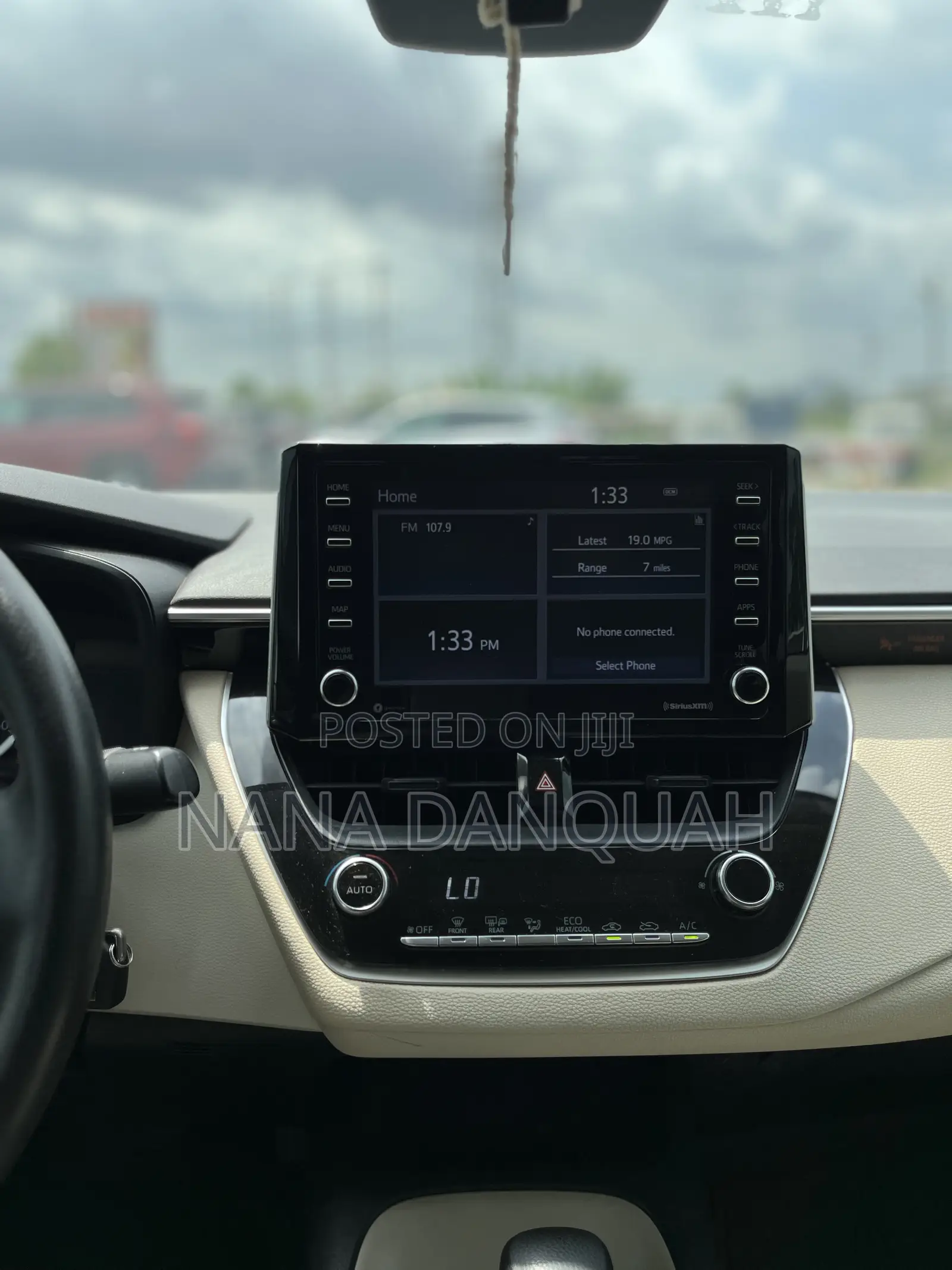 Toyota Corolla LE 2021 White