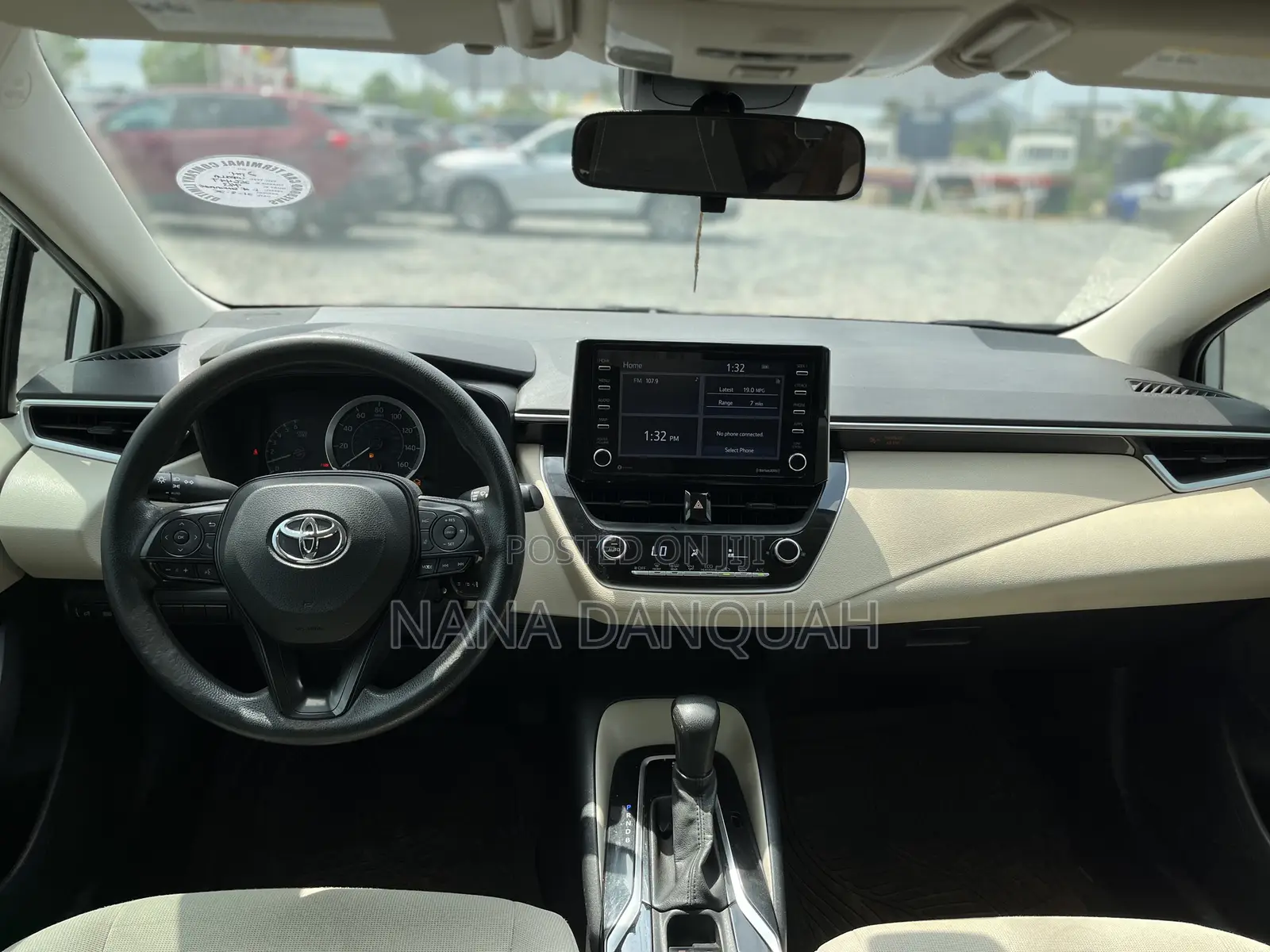 Toyota Corolla LE 2021 White