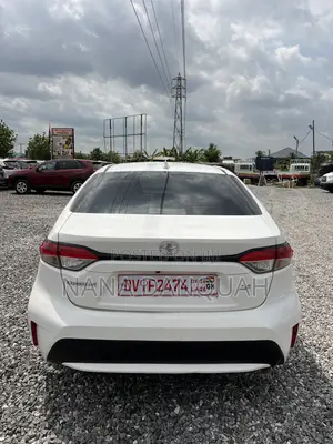 Toyota Corolla LE 2021 White
