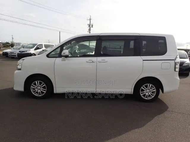 Toyota Voxy 2012 White