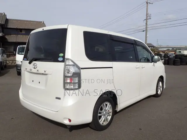 Toyota Voxy 2012 White