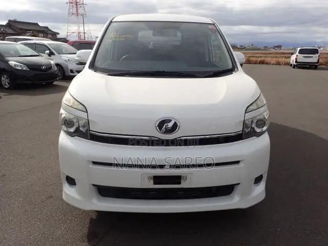 Toyota Voxy 2012 White