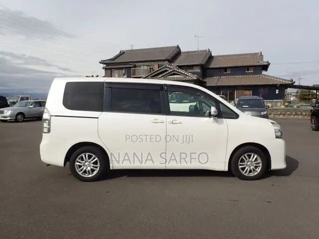 Toyota Voxy 2012 White
