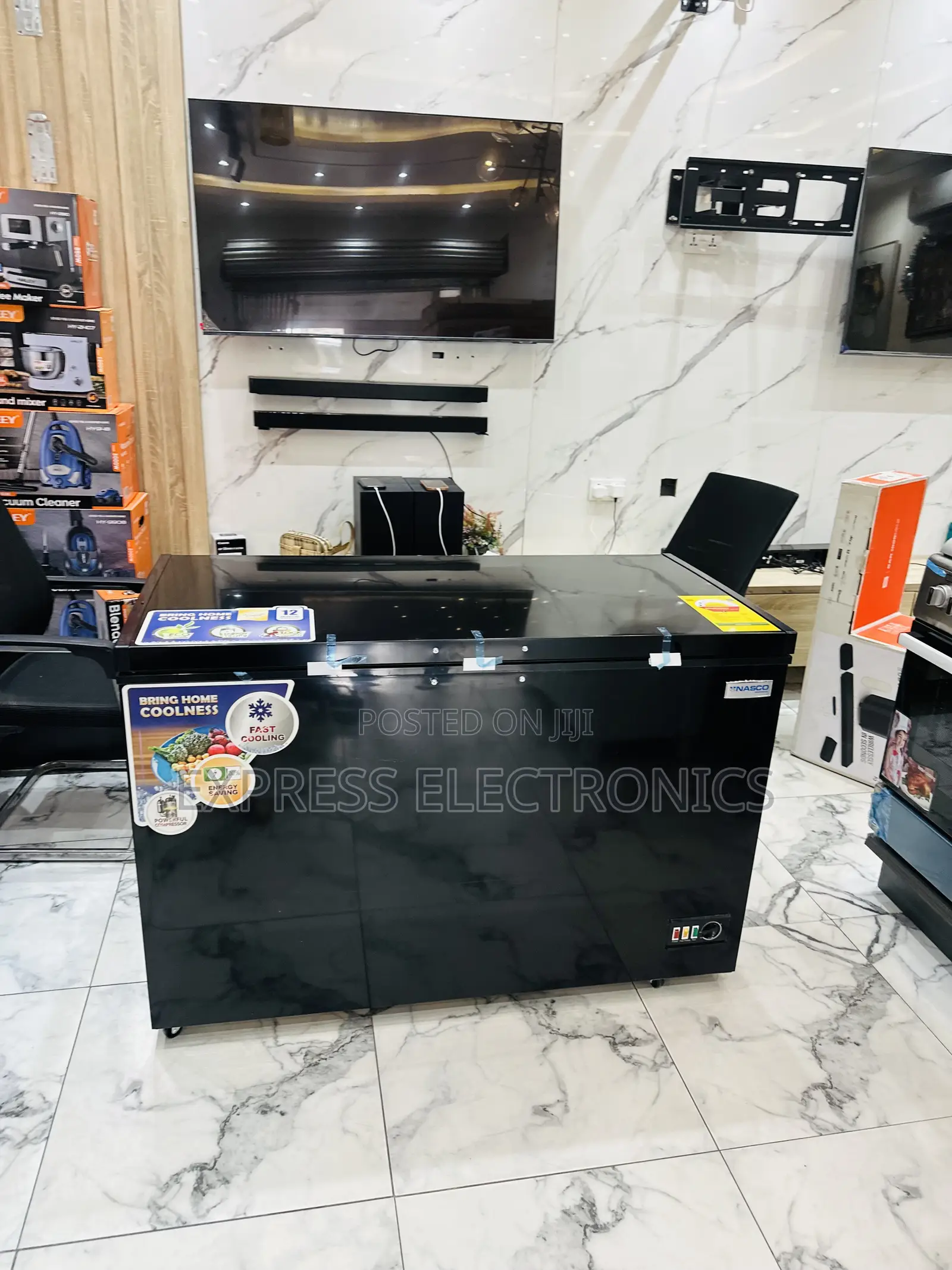 Lovely New Black 400l Chest Freezer Nasco