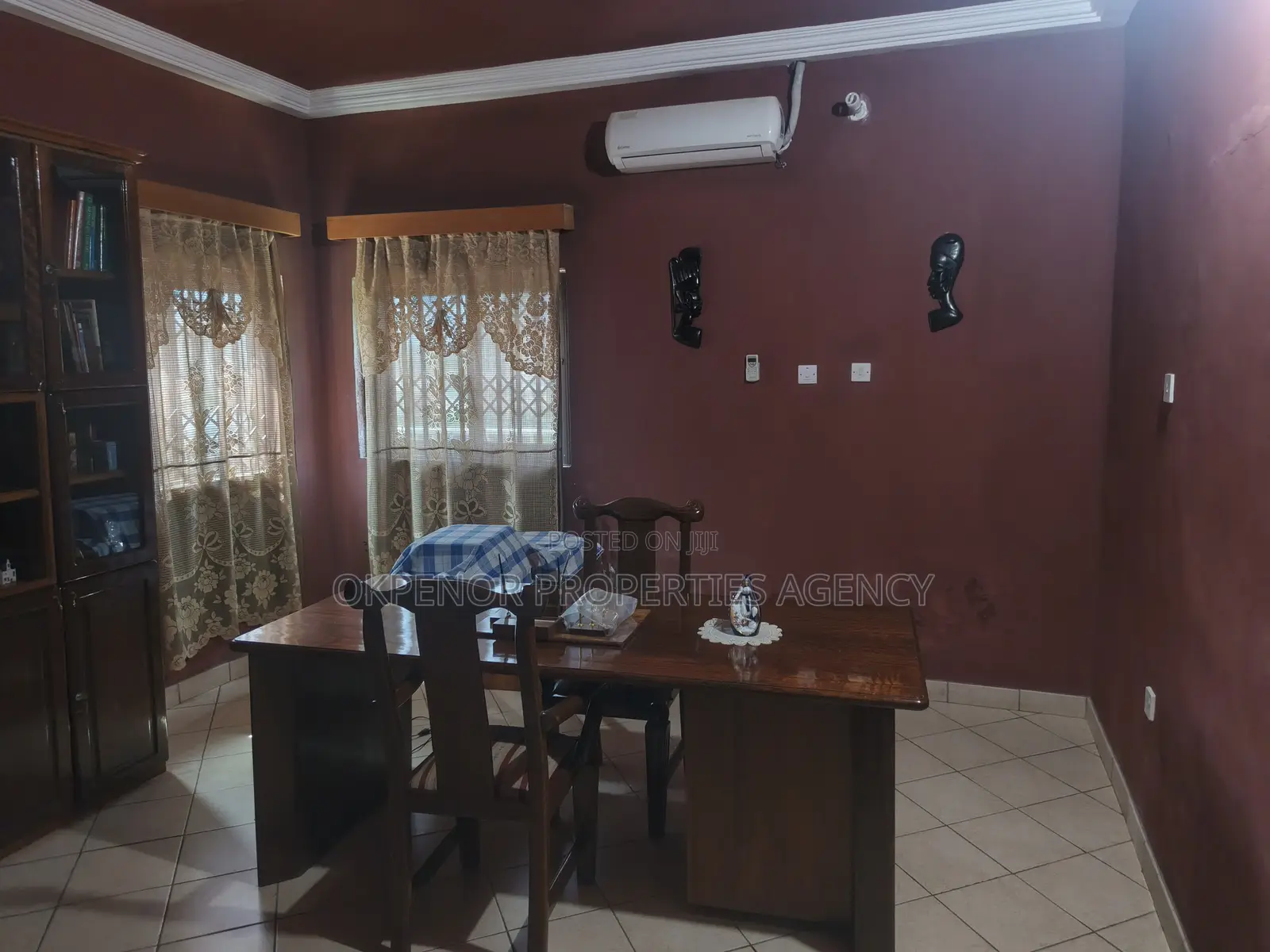 5bdrm House in Community6, Tema Metropolitan for sale