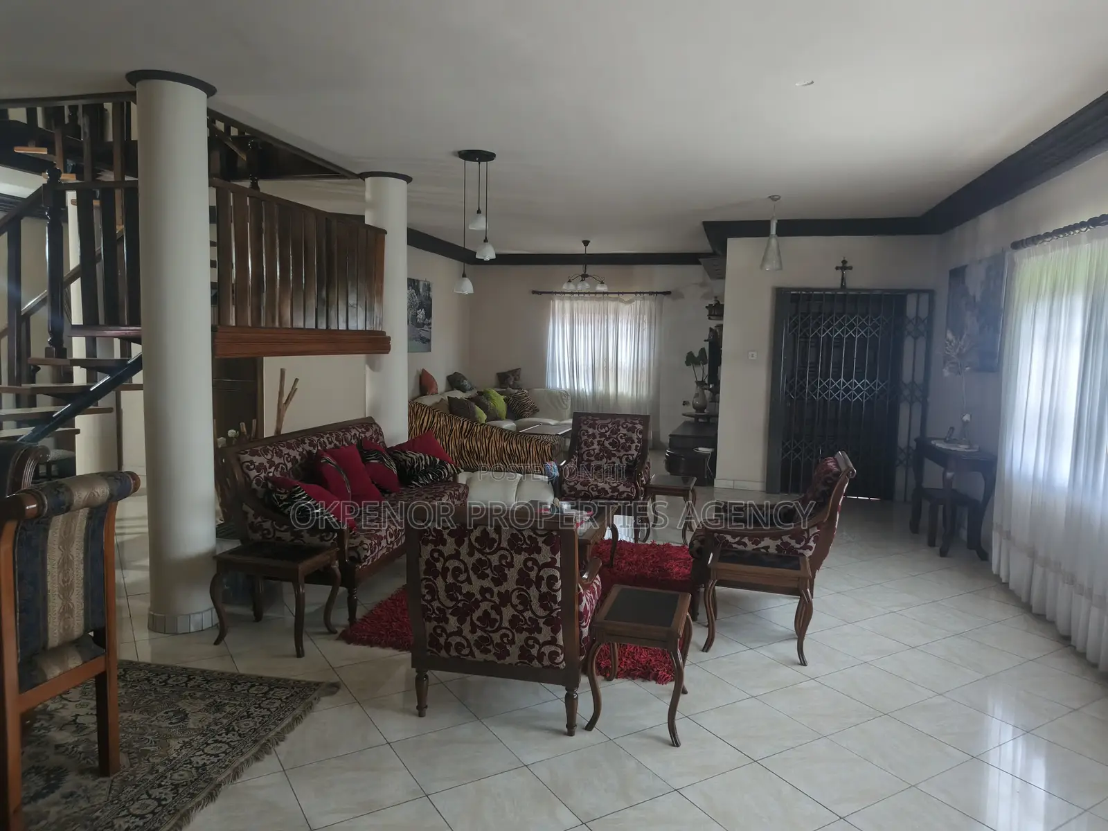 5bdrm House in Community6, Tema Metropolitan for sale