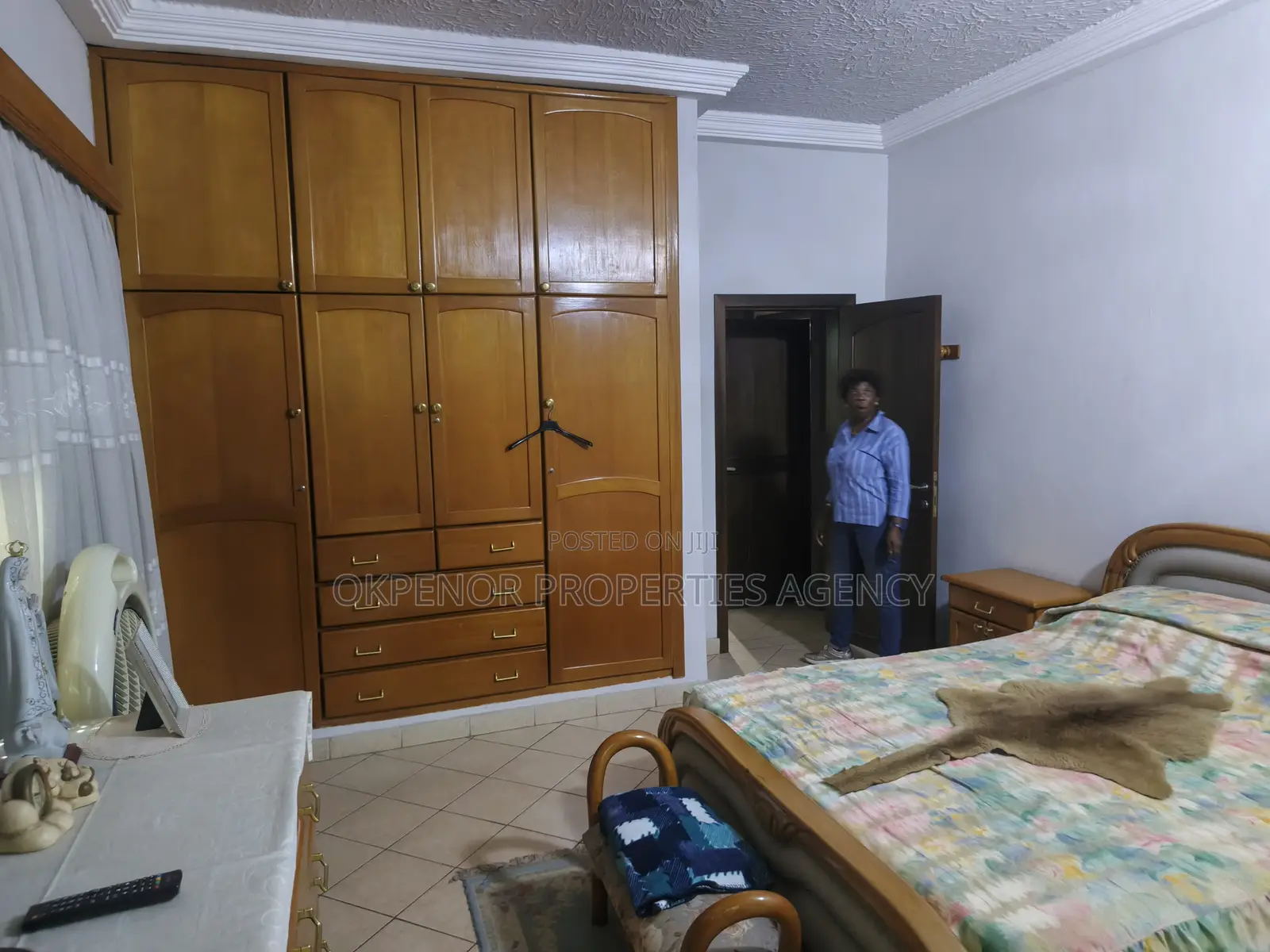 5bdrm House in Community6, Tema Metropolitan for sale