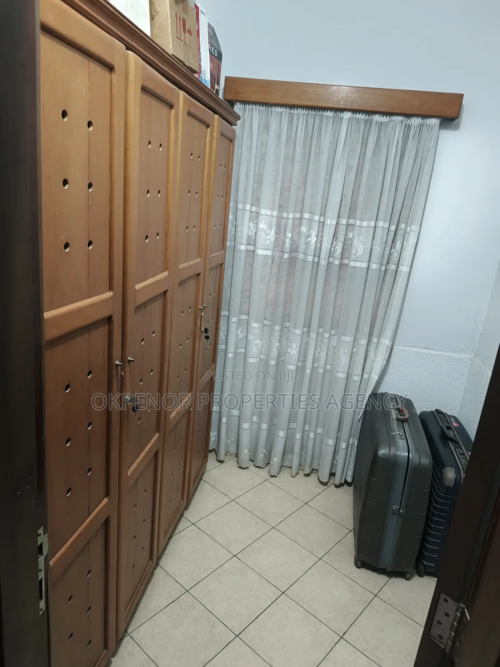 5bdrm House in Community6, Tema Metropolitan for sale