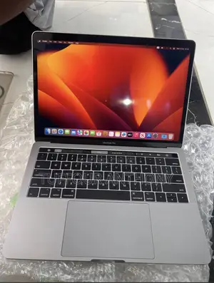 New Laptop Apple MacBook Pro 2017 16GB Intel Core i5 HDD 512GB