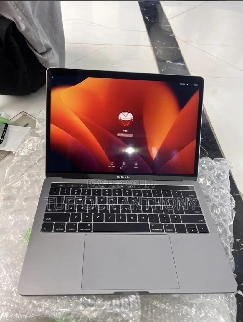 New Laptop Apple MacBook Pro 2017 16GB Intel Core i5 HDD 512GB