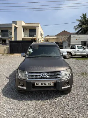 Mitsubishi Pajero 2010 Silver