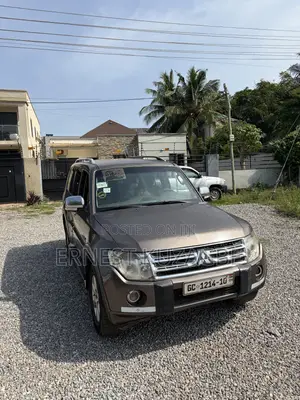 Mitsubishi Pajero 2010 Silver