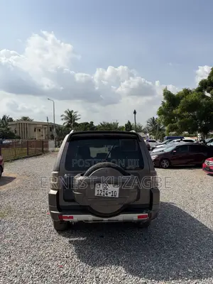 Mitsubishi Pajero 2010 Silver