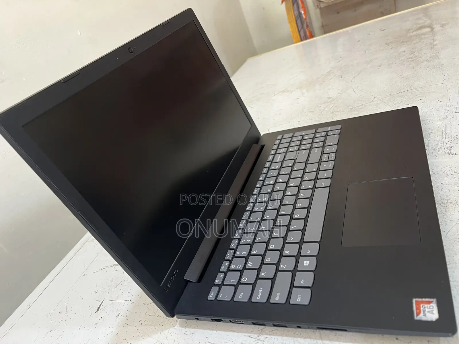Laptop Lenovo 8GB AMD A6 HDD+SSD 256GB