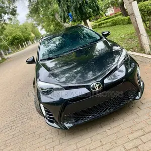 Toyota Corolla SE (1.8L 4cyl 6M) 2019 Black