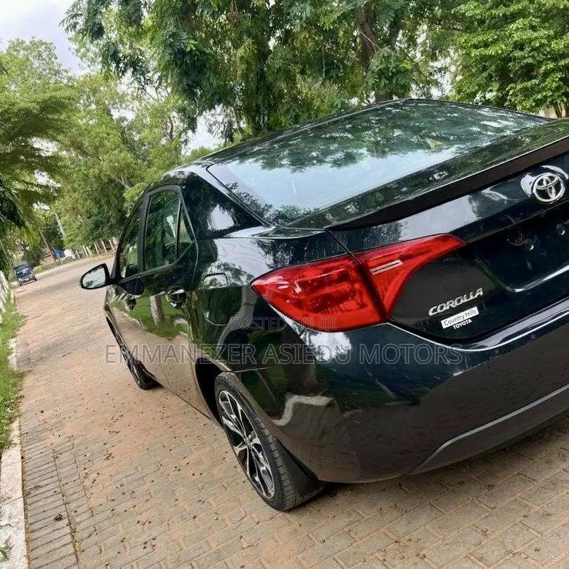 Toyota Corolla SE (1.8L 4cyl 6M) 2019 Black