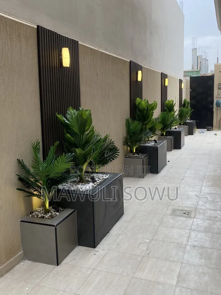 Flowerbeds and Flowerpots Deco