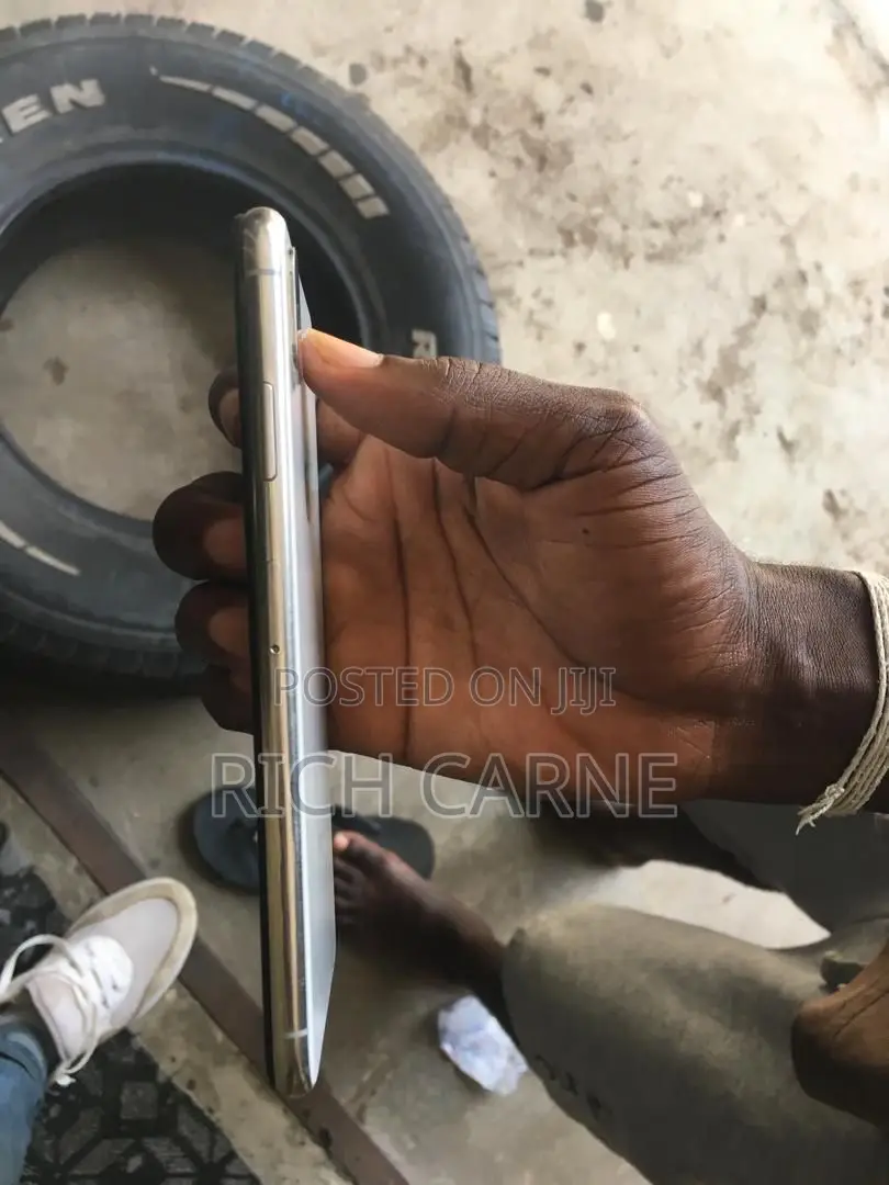 Apple iPhone XS Max 64 GB White