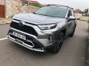 Toyota RAV4 XLE Premium AWD 2024 Gray