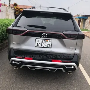 Toyota RAV4 XLE Premium AWD 2024 Gray