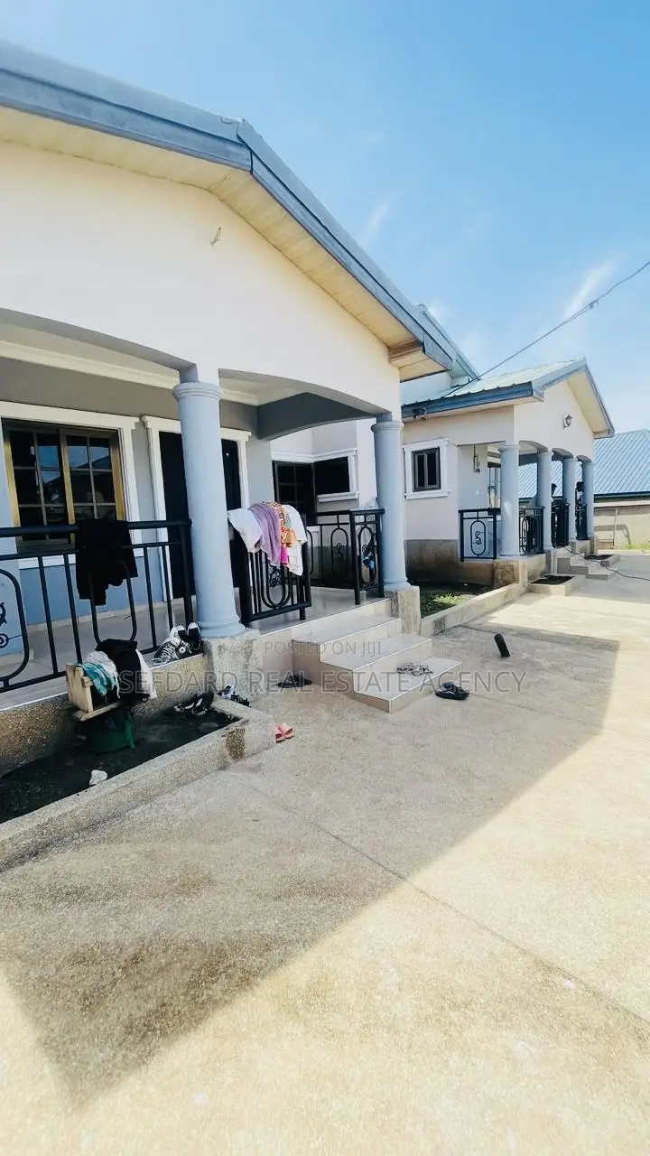 2bdrm Apartment in Sefdard Properties, Pokuase for rent