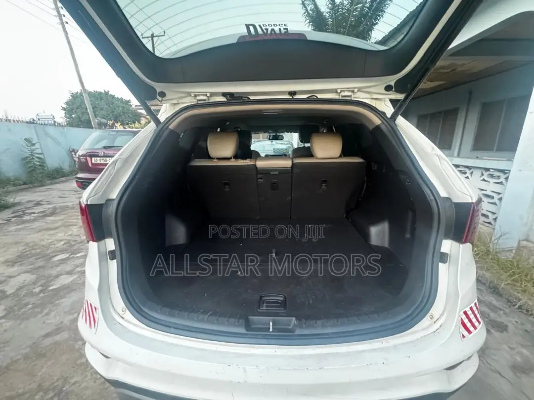 Hyundai Santa Fe Limited Ultimate FWD 2018 White