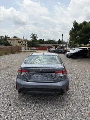 Toyota Corolla 2022 Silver