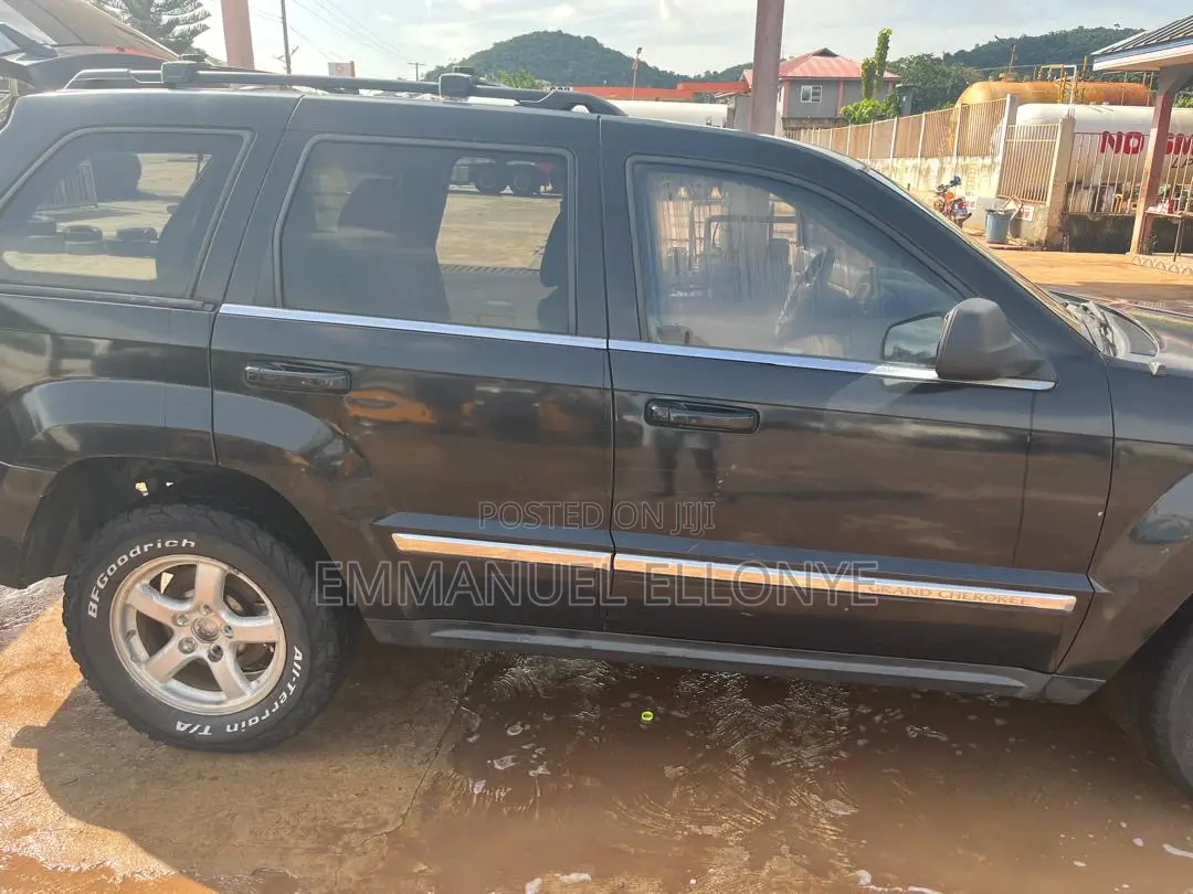 Jeep Grand Cherokee Laredo 4x4 2010 Black