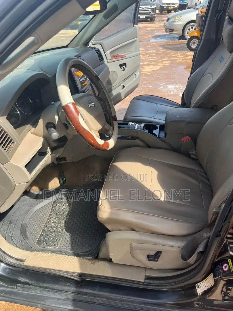Jeep Grand Cherokee Laredo 4x4 2010 Black