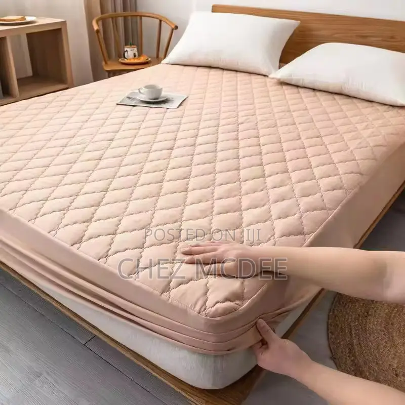 King Size Quilted Mattress Protector / Bed Cover