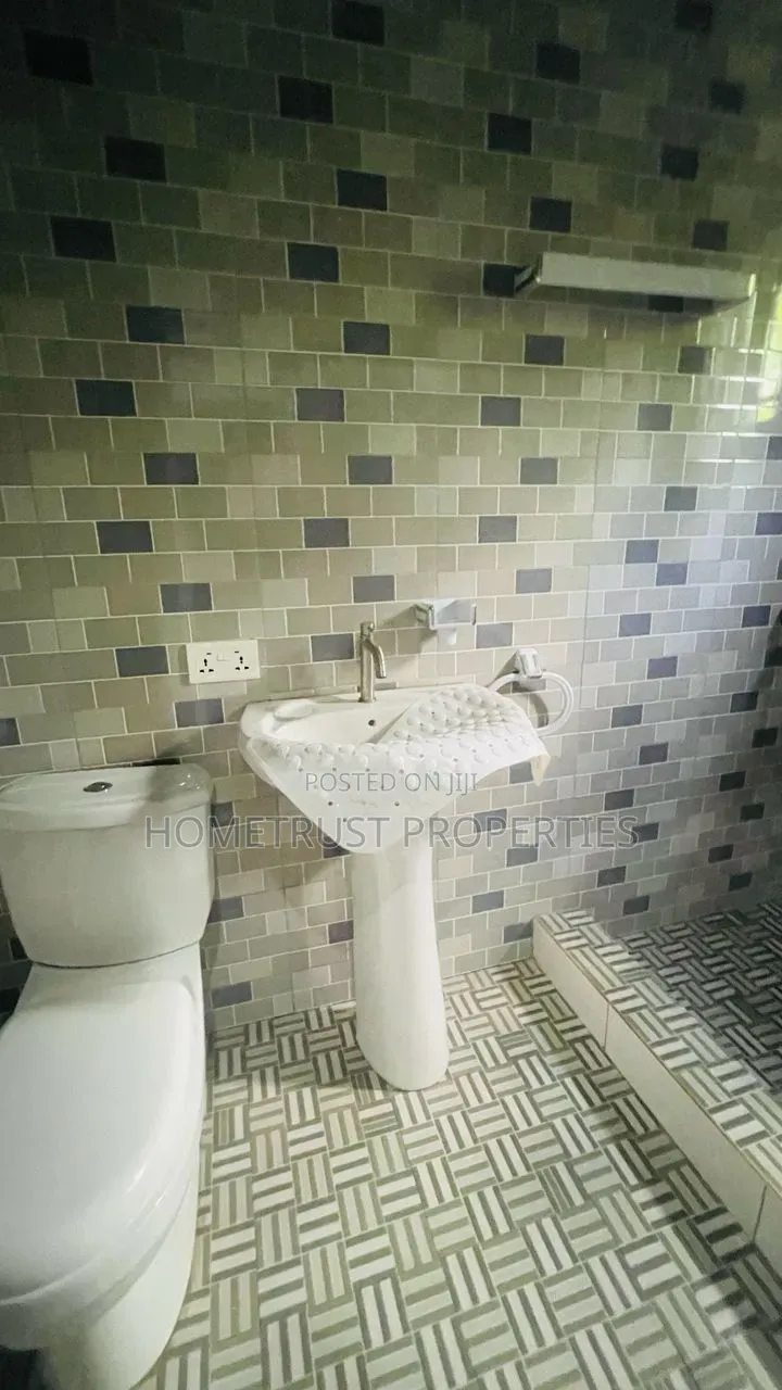 3bdrm House in Amasaman Wachild for sale