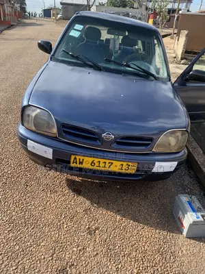 Nissan Micra 2000 Blue