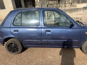 Nissan Micra 2000 Blue