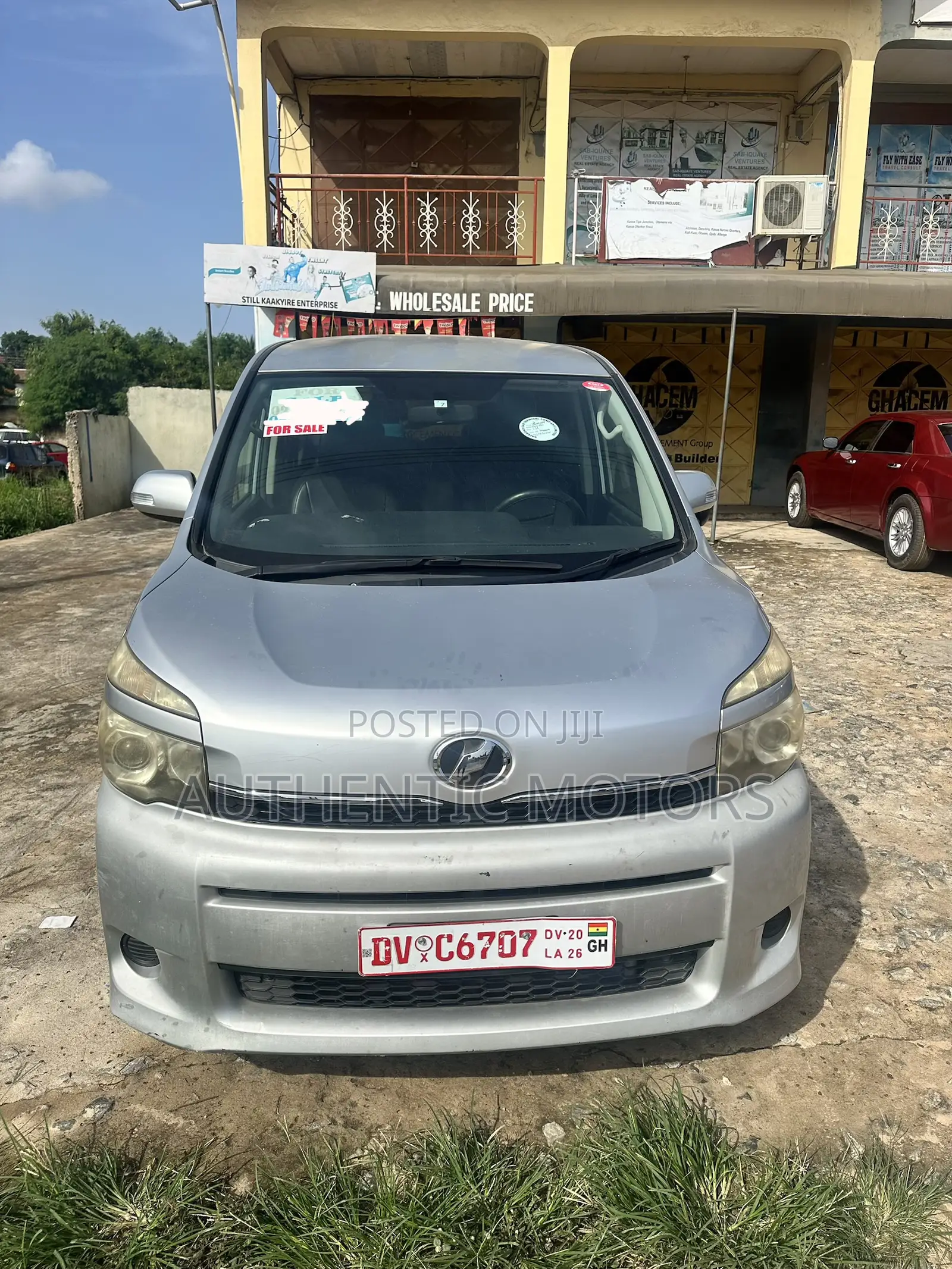 Toyota Voxy 2010 Silver
