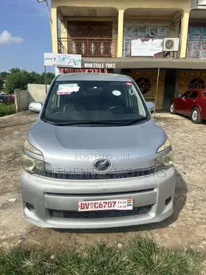 Toyota Voxy 2010 Silver