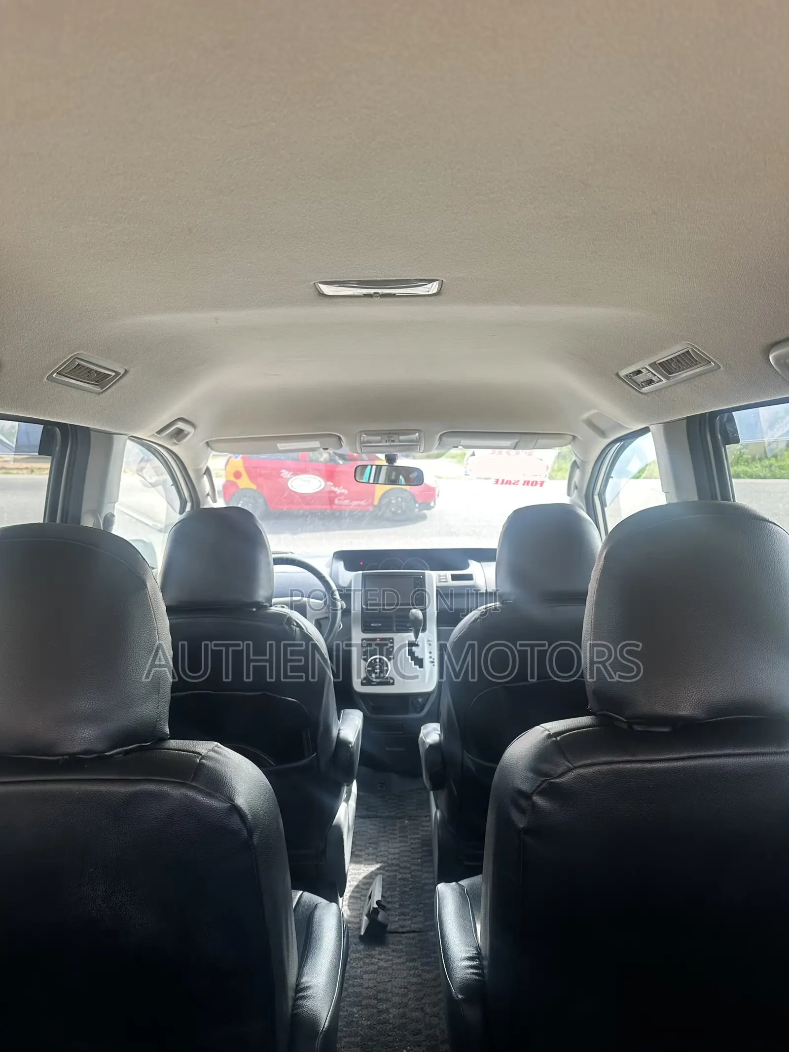 Toyota Voxy 2010 Silver