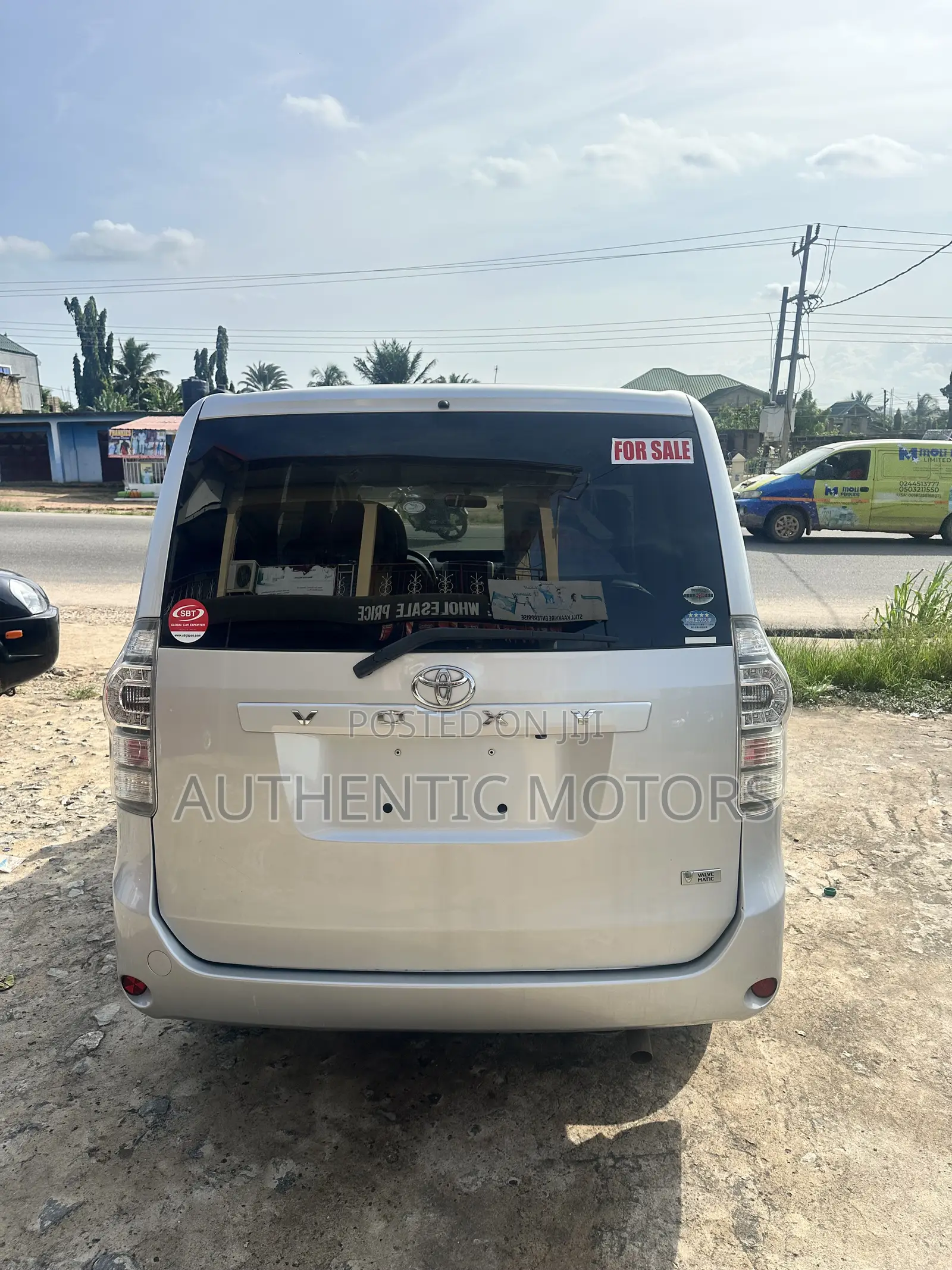 Toyota Voxy 2010 Silver