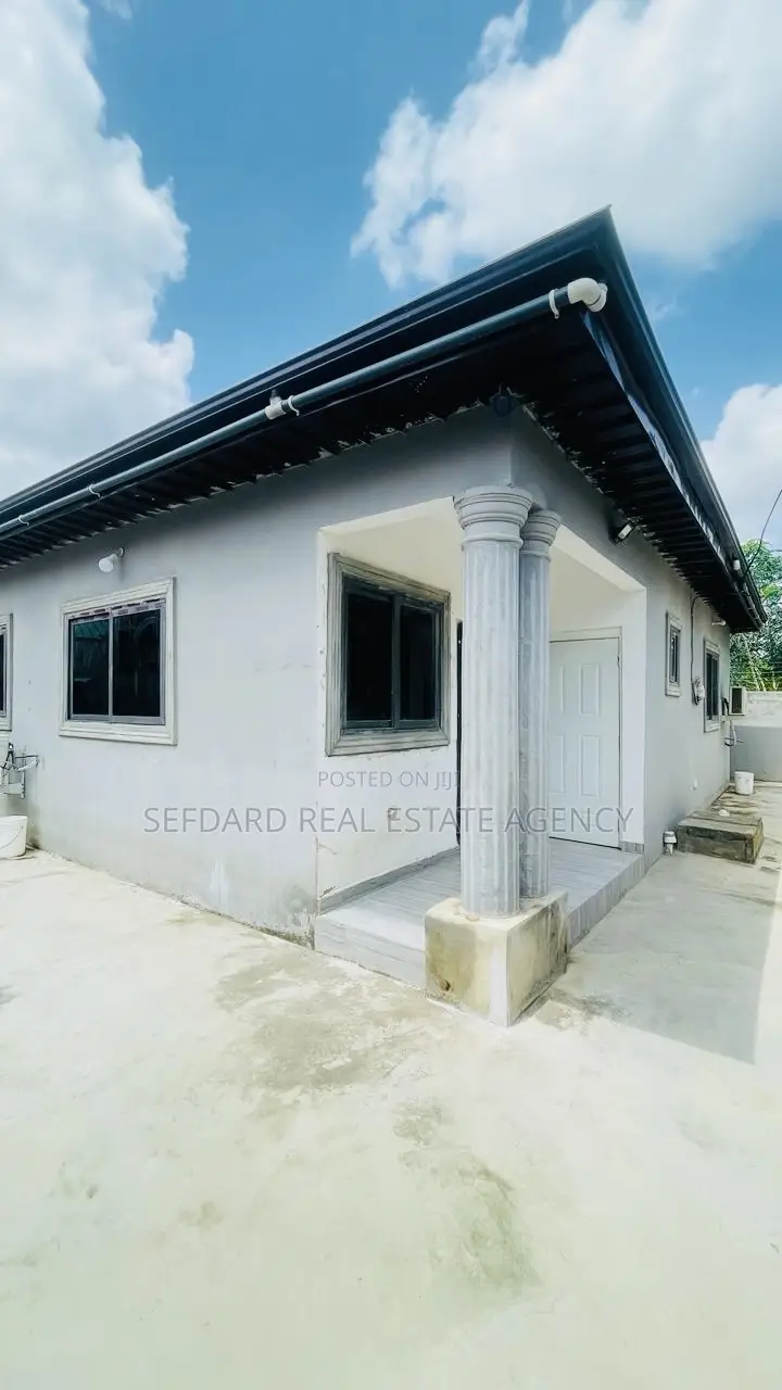 3bdrm House in Sefdard Properties, Amasaman for sale