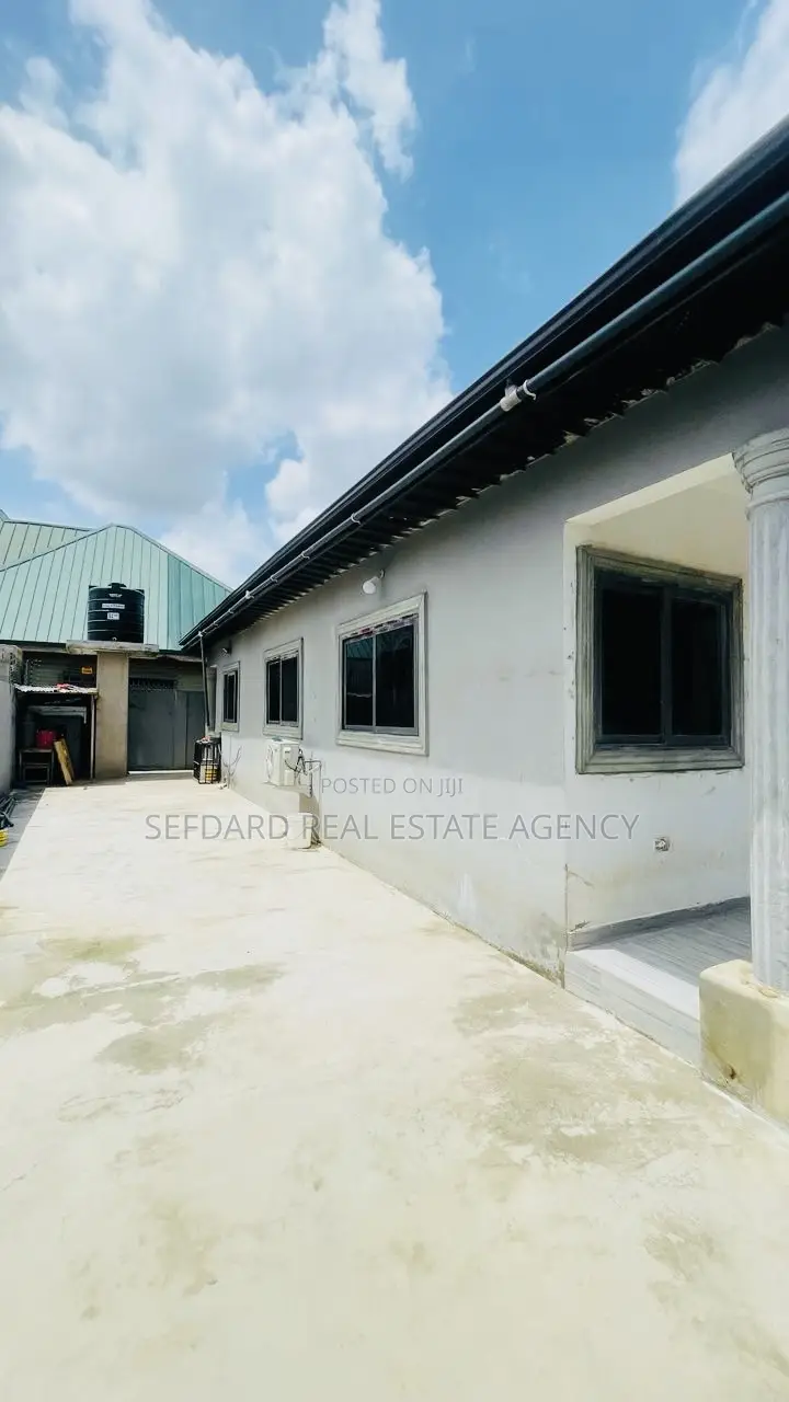 3bdrm House in Sefdard Properties, Amasaman for sale