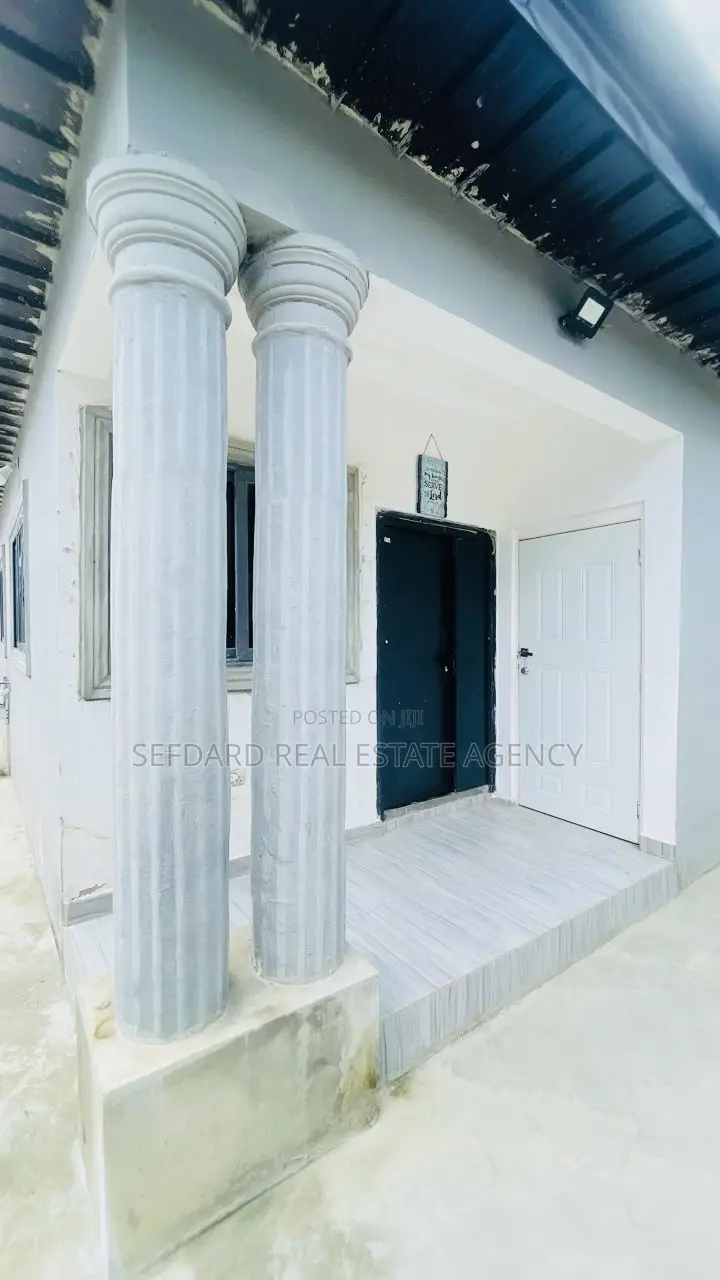 3bdrm House in Sefdard Properties, Amasaman for sale