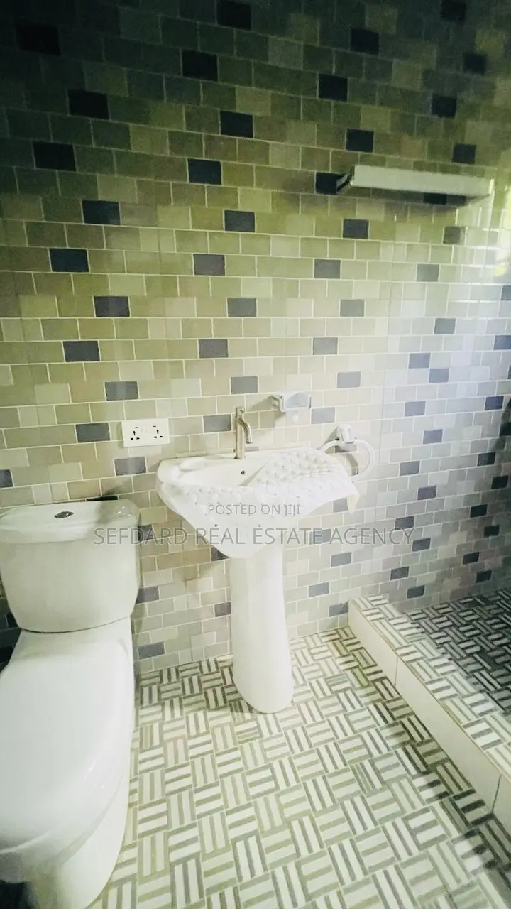 3bdrm House in Sefdard Properties, Amasaman for sale