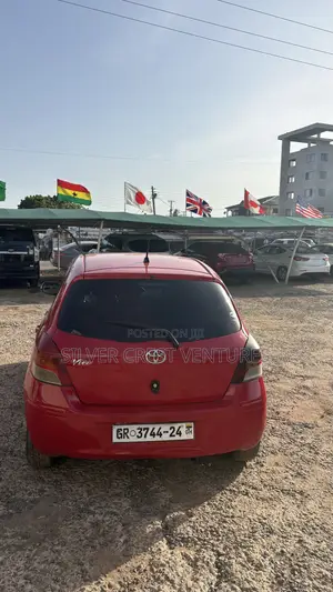 Toyota Vitz 1.5 FWD 5dr 2010 Red