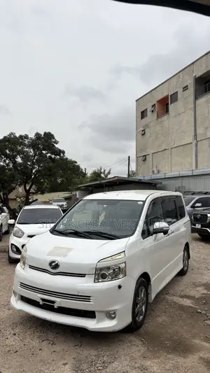 Toyota Voxy 2012 White