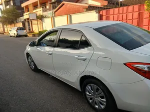 Toyota Corolla LE Eco 4dr Sedan (1.8L 4cyl CVT) 2016 White