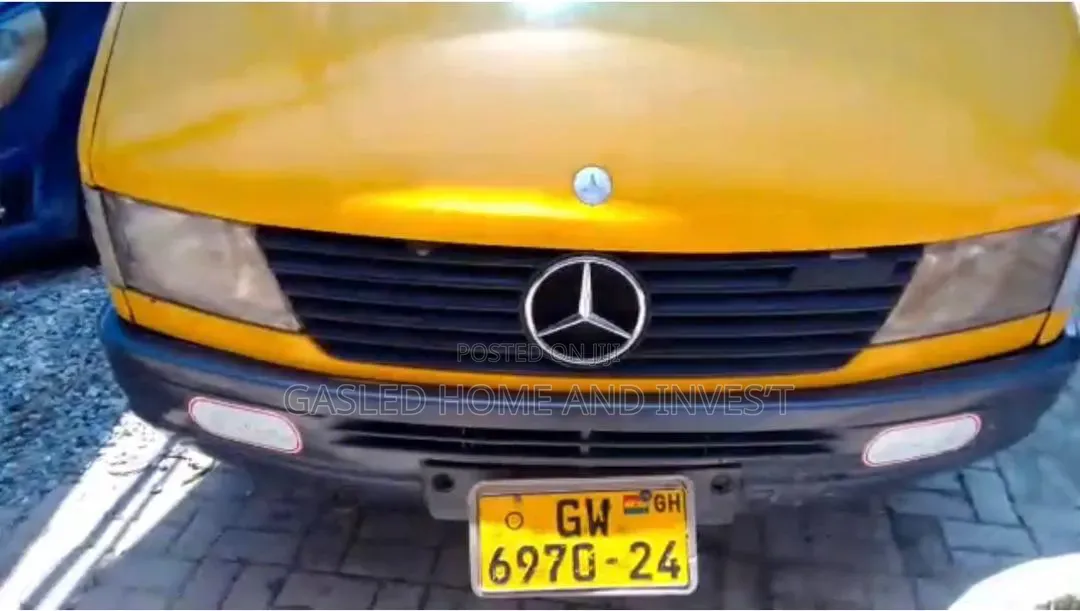 Mercedes-Benz Sprinter 2000 Yellow