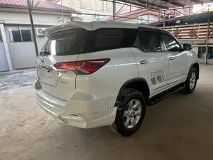 Toyota Fortuner 2.7 AWD 2018 White