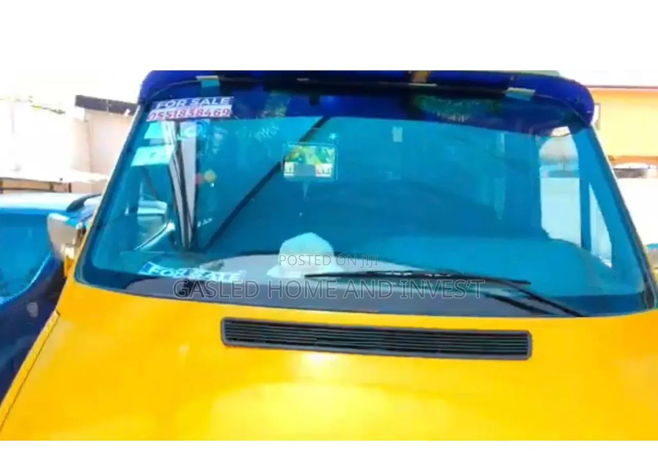 Mercedes-Benz Sprinter 2000 Yellow