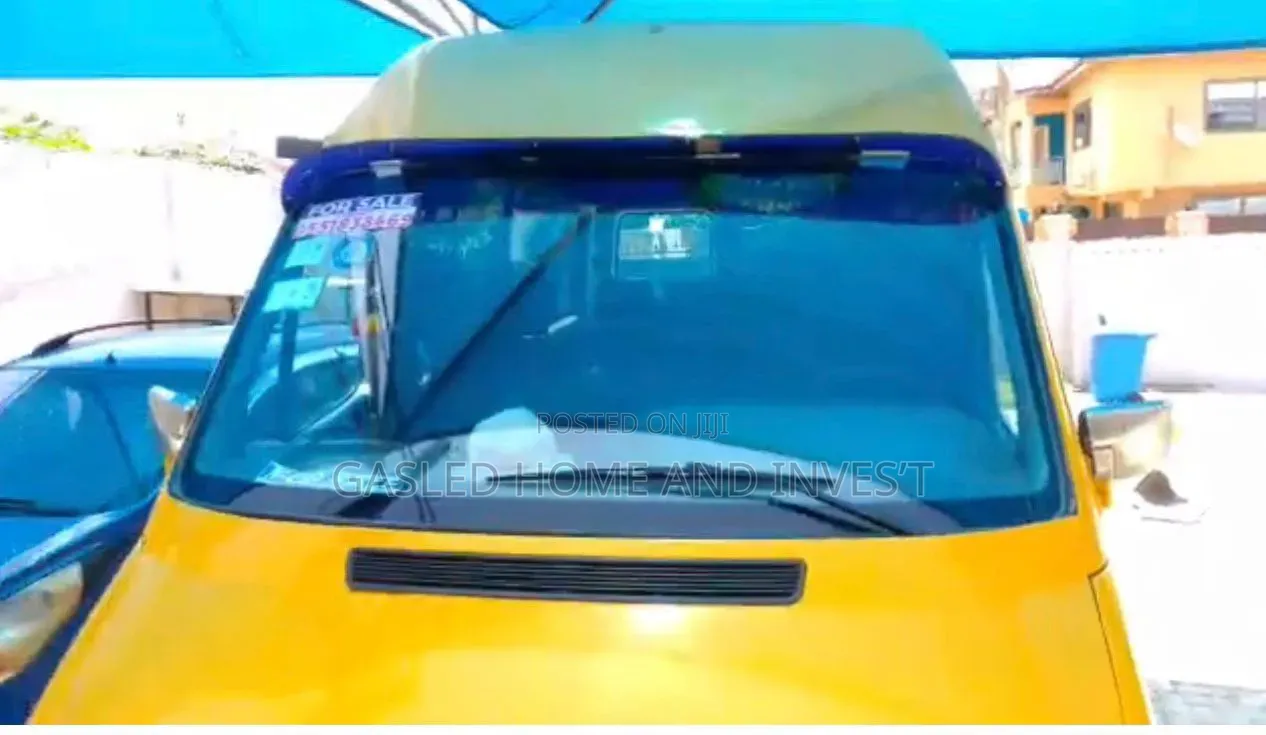 Mercedes-Benz Sprinter 2000 Yellow